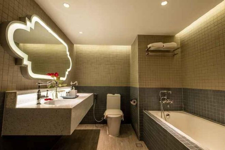 Bathroom 15