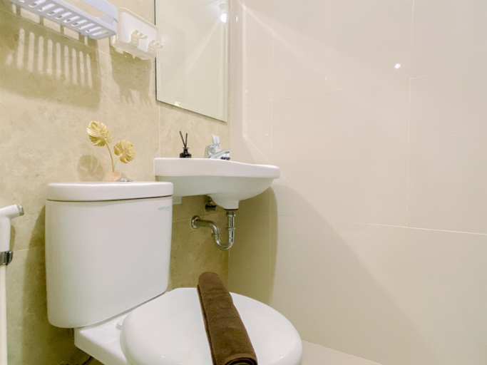 Bathroom 3, Modern Studio At Transpark Cibubur Apartment, Depok