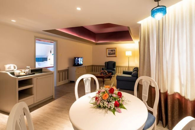 Dining Room 16