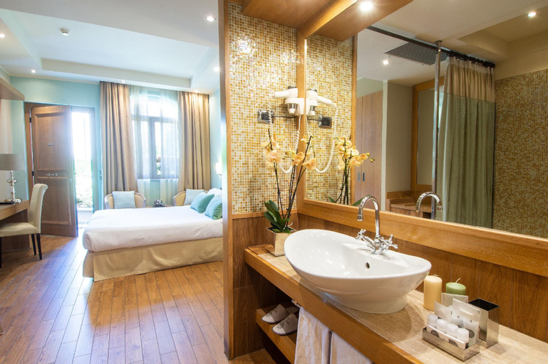 Bathroom 10