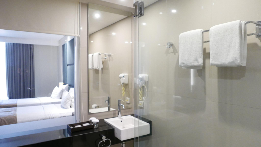 Bathroom 23