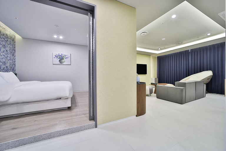 Bedroom 9