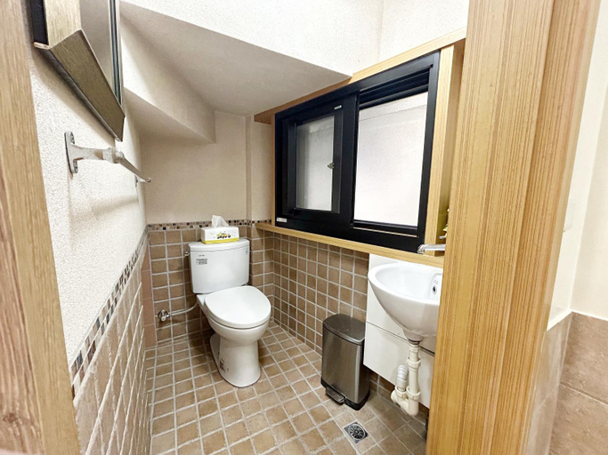 Bathroom 3, Nanmen Renju, Tainan