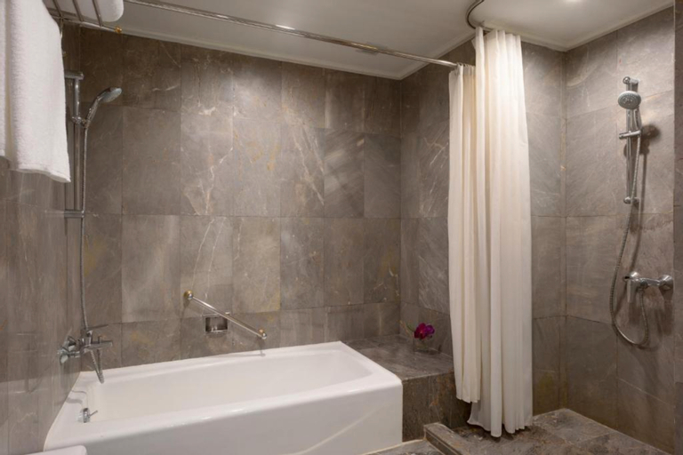 Bathroom 9
