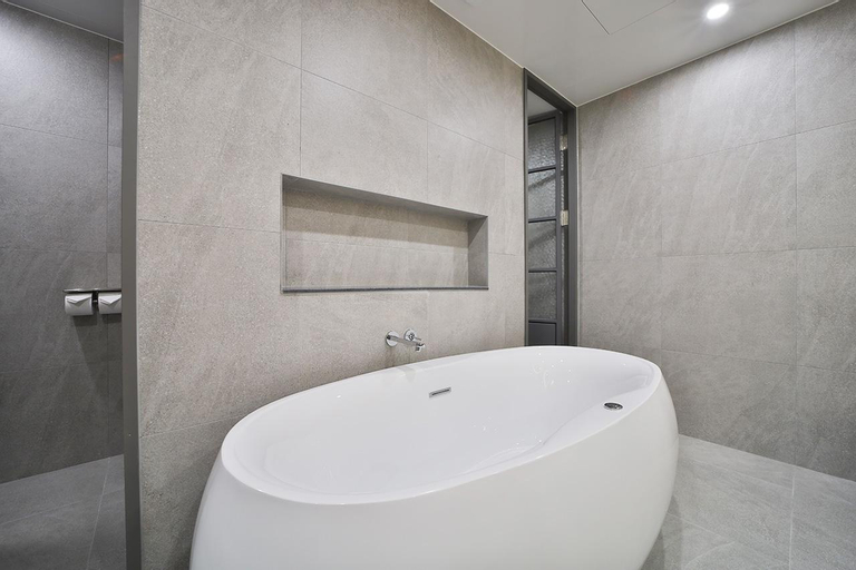 Bathroom 14