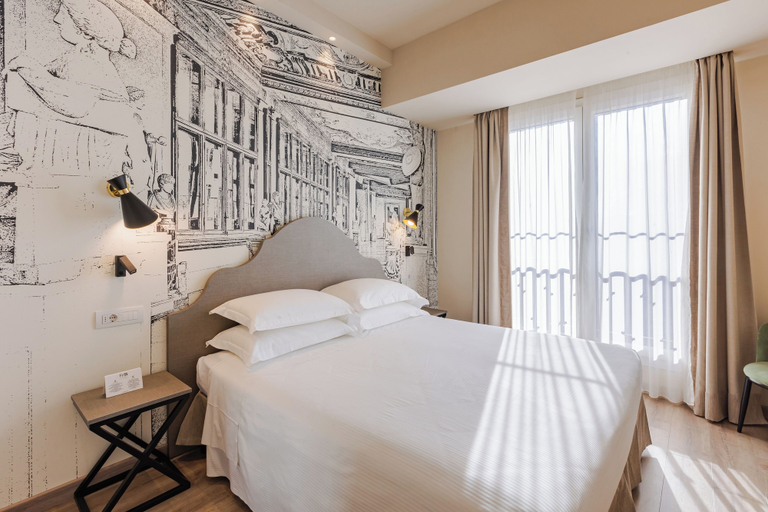Bedroom 3, FH55 Med Executive Hotel, Florence