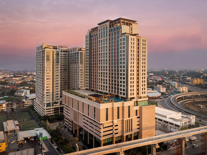 Exterior & Views 22