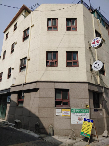 Joy Guesthouse, Jung