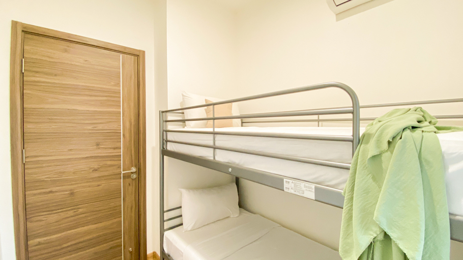 Others 2, Luxury 2BR With Working Room at Sky House BSD Apartment By Travelio, Tangerang Selatan