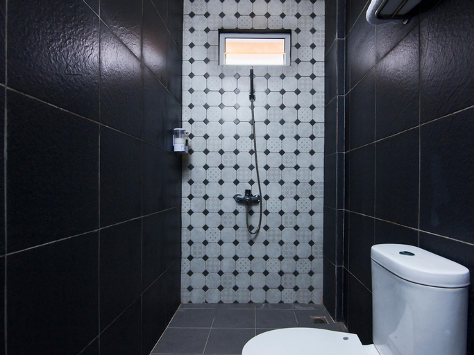 Bathroom 8