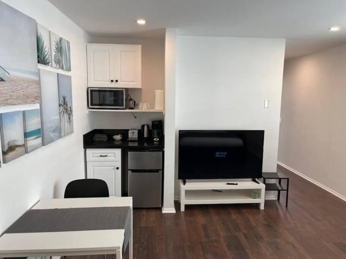 Others 5, House on The Beach, Los Angeles