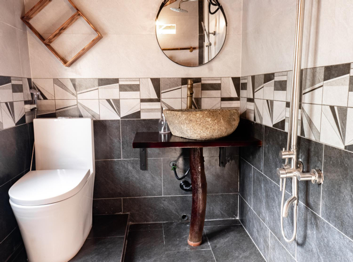 Bathroom 10