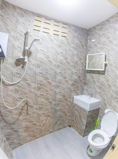 Bathroom 3, The Travelers Friend En Suite dorm room AC, Ko Lanta