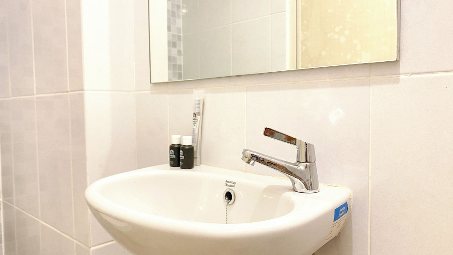 Bathroom 5, Good Place Studio Apartment At Tokyo Riverside Pik 2, Tangerang