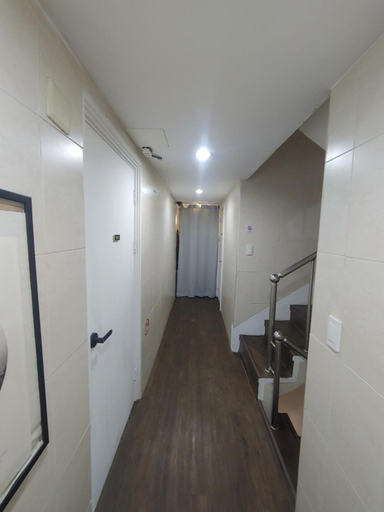 Others 3, Joy Guesthouse, Jung