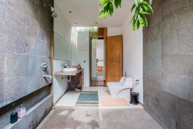 Bathroom 17