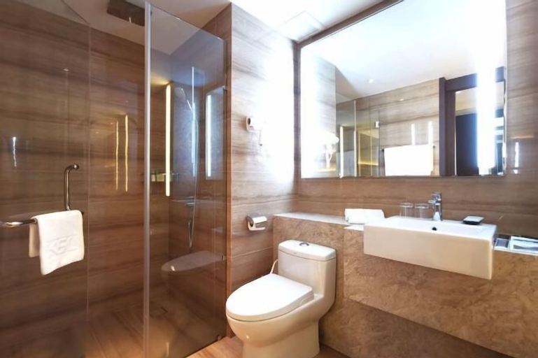 Bathroom 14