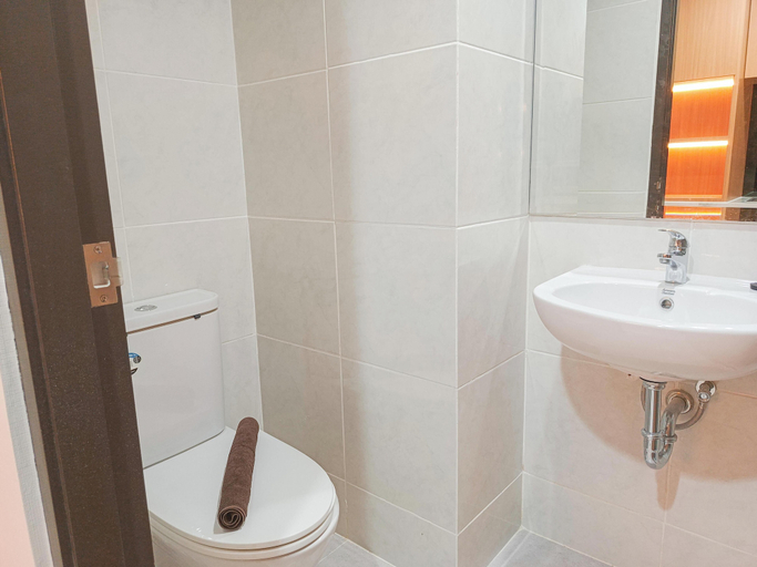 Bathroom 5, Modern And Good Studio At Delft Ciputra Makassar Apartment, Makassar