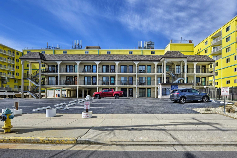 Coastal Condo with Pool, 1 Block to Wildwood Beach!, Cape May