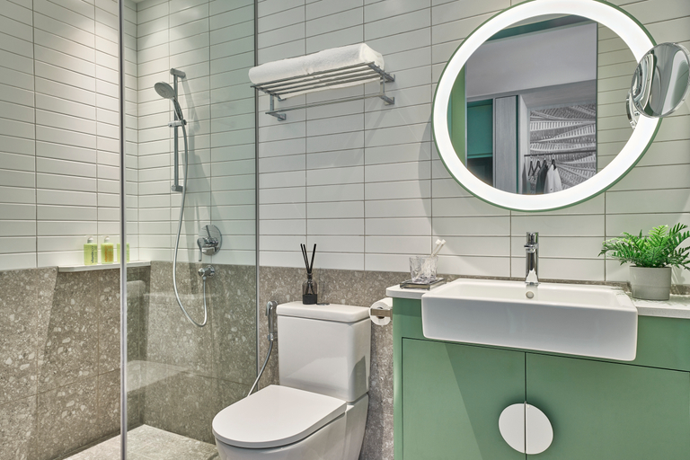 Bathroom 13
