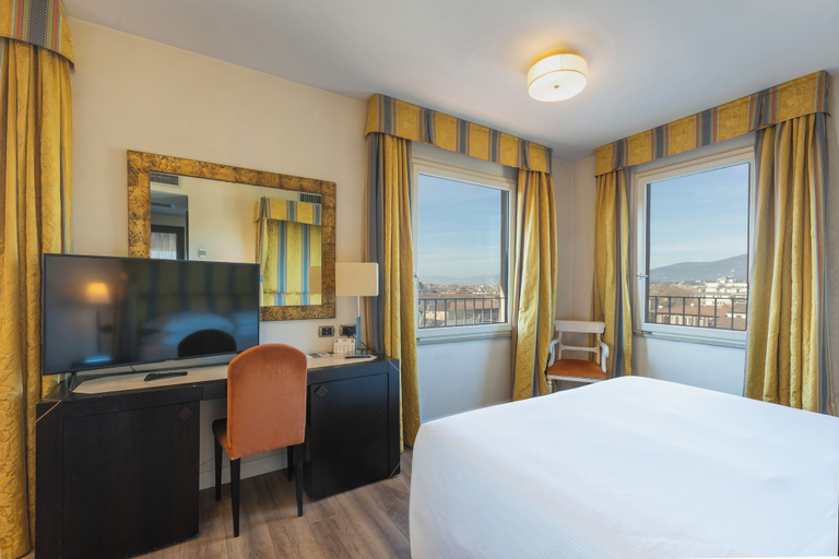 Bedroom 3, FH55 Med Executive Hotel, Florence