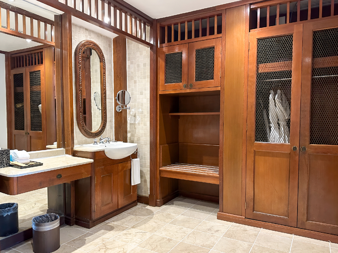 Bathroom 18