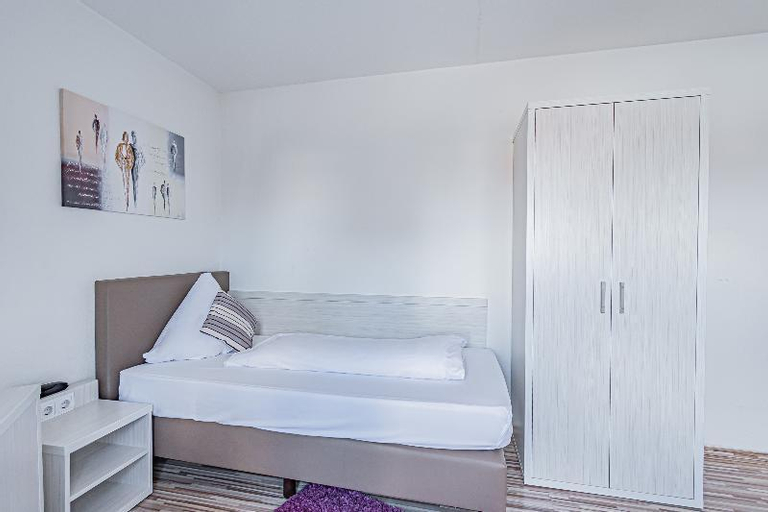 Bedroom 25