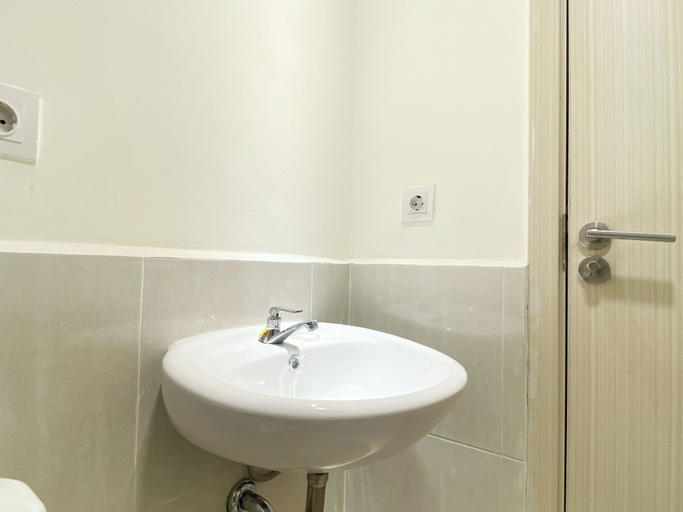 Bathroom 3, Comfortable And Tidy 2Br Meikarta Apartment, Cikarang