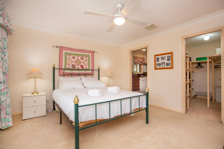 Bedroom 1, Waltzing Matilda, Tamworth Regional - Pt A