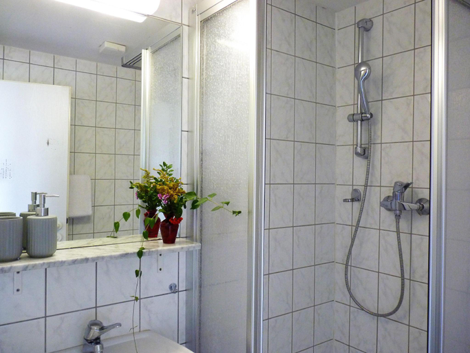Bathroom 25