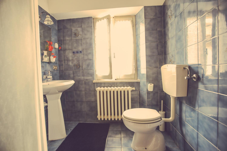 Bathroom 9