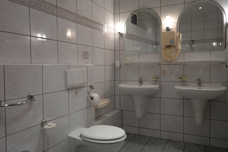 Bathroom 3, VillaMirage, Tarnowskie