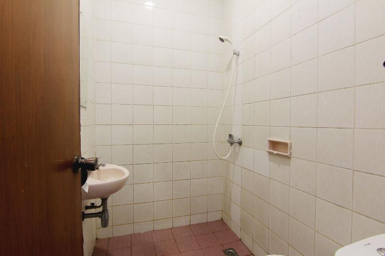 Bathroom 8
