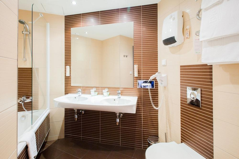 Bathroom 7