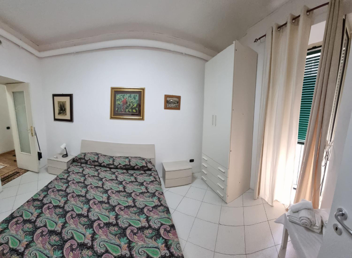 Others 3, A casa di guido, Napoli