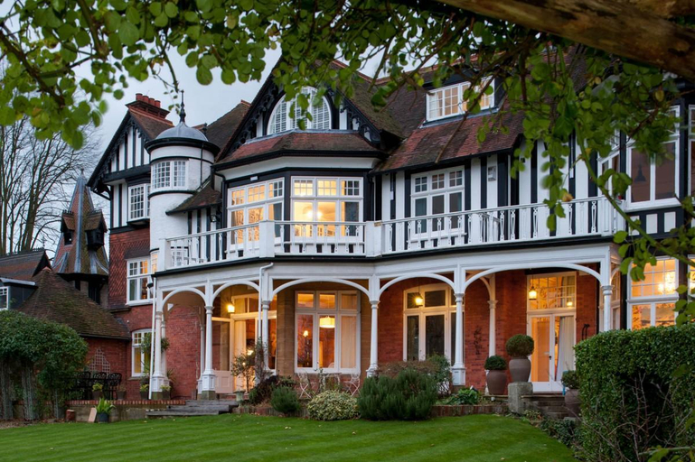Exterior & Views