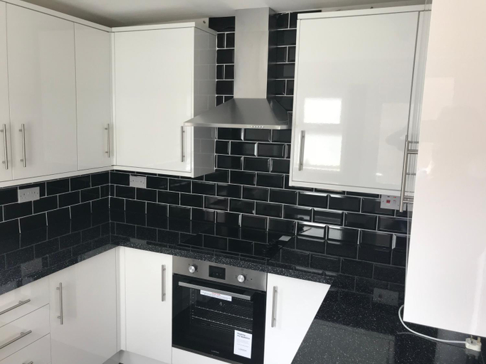 Others 4, Brewery rd Double room, London