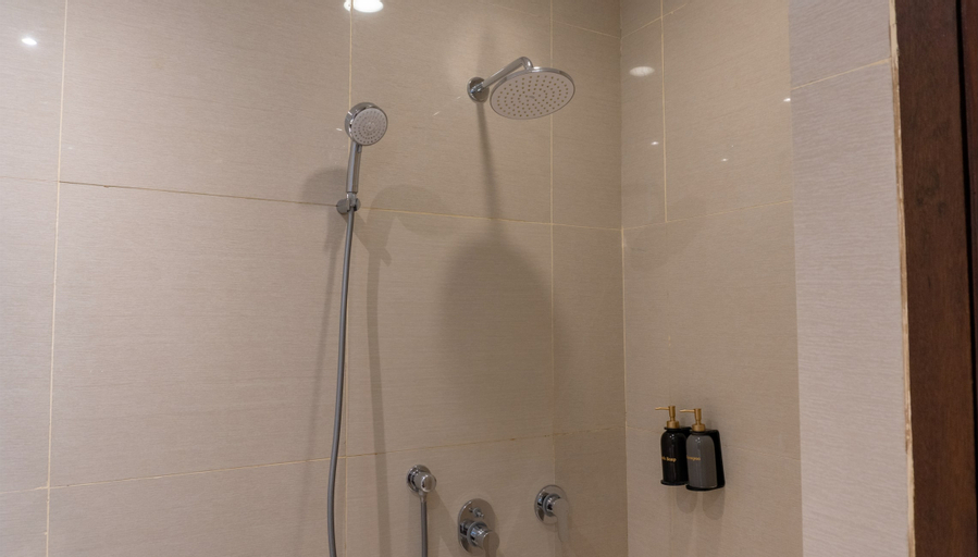 Bathroom 18