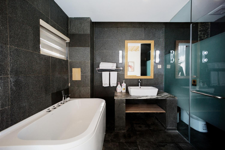 Bathroom 4, Dali Ink Inn, Dali Bai