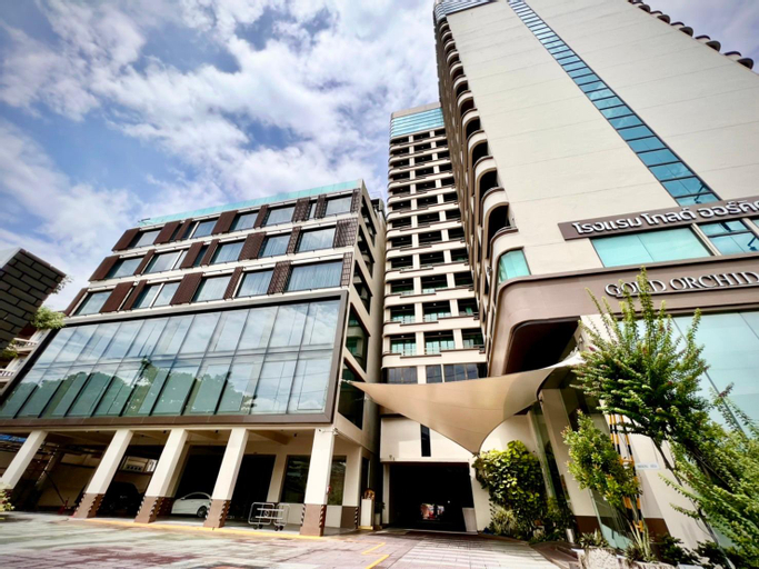 Exterior 1