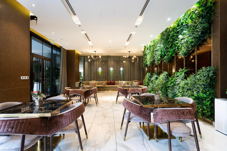 Food & Drinks 4, Zenity 3BR Condo: Luxury and Comfort in Quận 1, District 1
