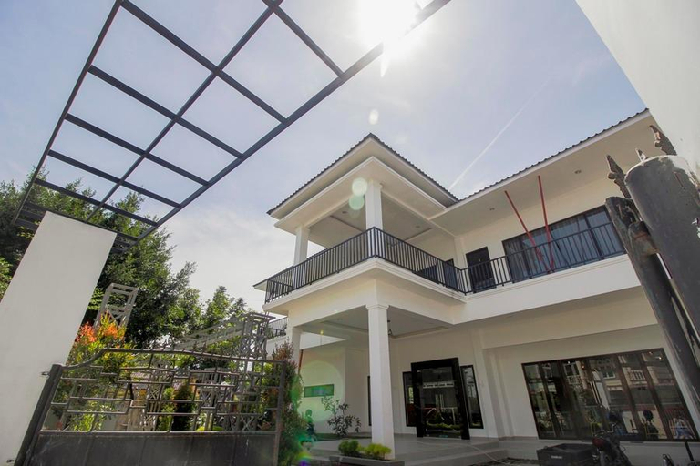 Exterior 7