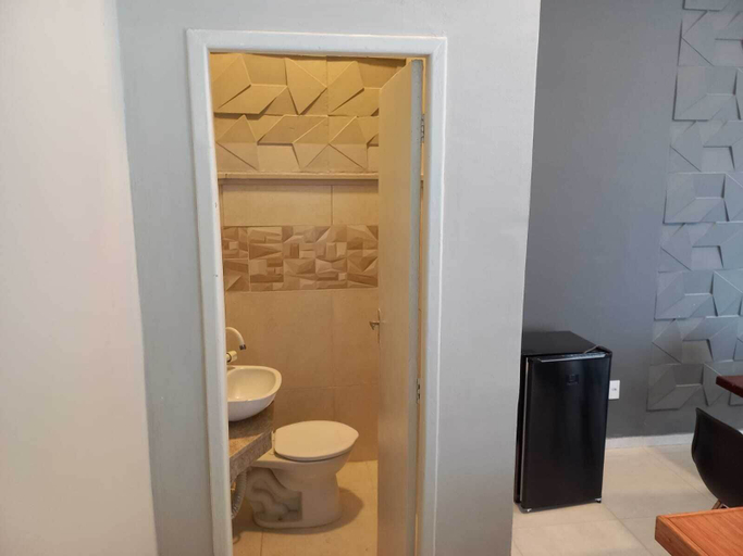 Bathroom 3, Hipolitus Apart Hotel, Lagarto