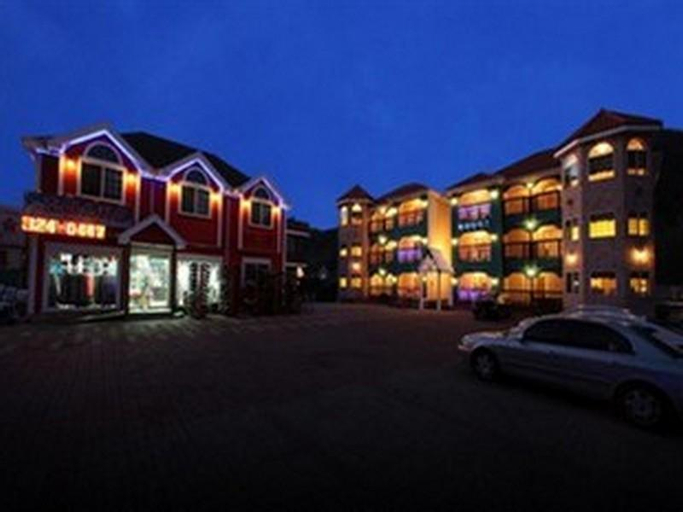 Paradise Pension, Muju
