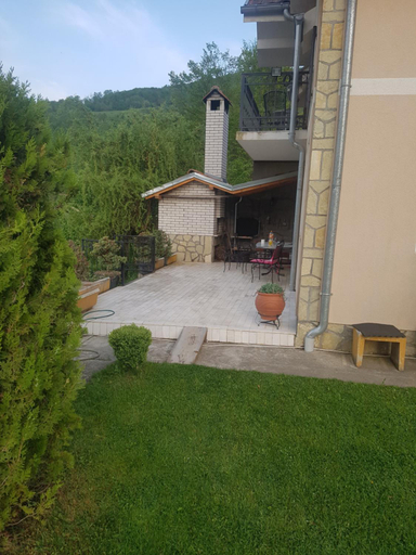 1, Lake House, Tutin