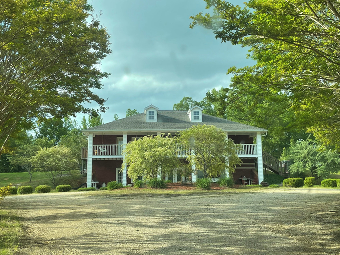 Exterior & Views, Country Music B&B Studios, Benton