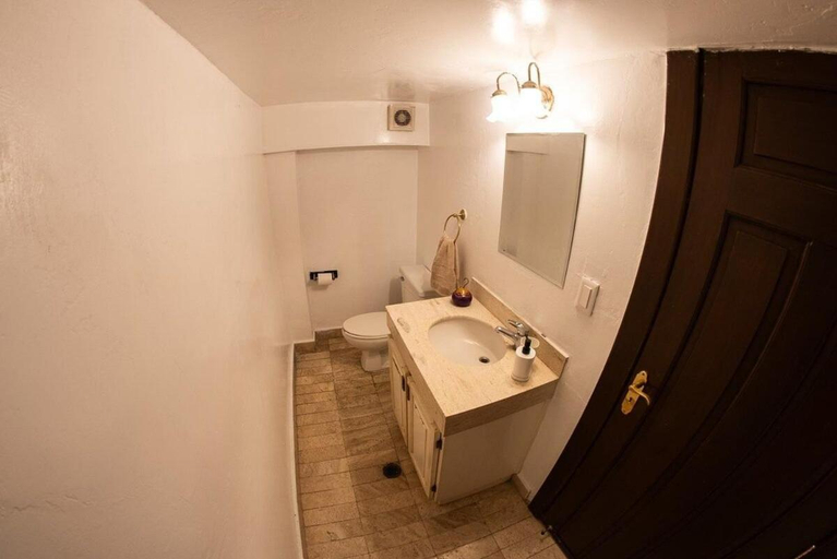 Bathroom 3, HABITACIONES EN EXCELENTE UBICACION PARA 8 PERSONAS, Mexico City