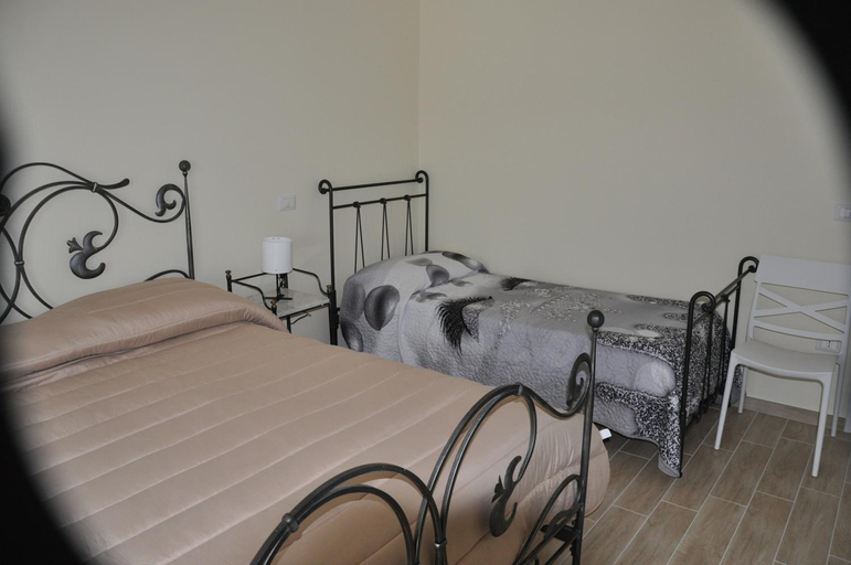 Bedroom 2, La Vecchia Lanterna, Salerno