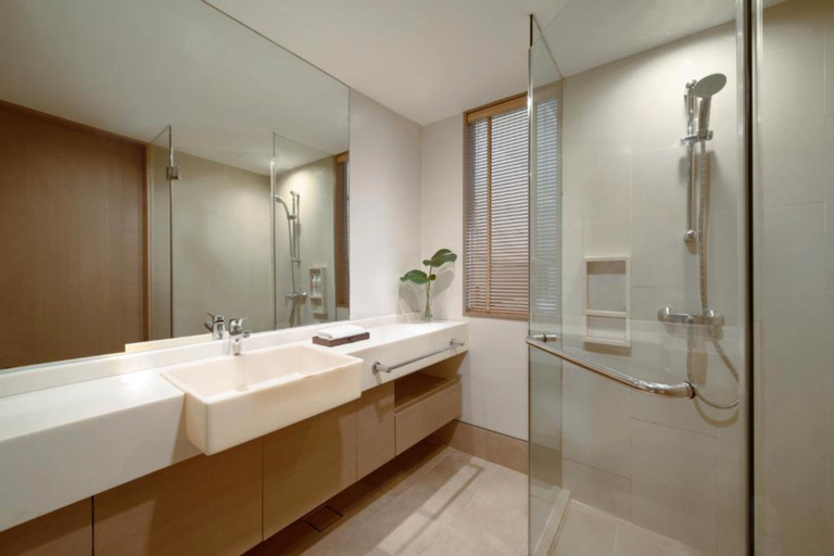 Bathroom 16