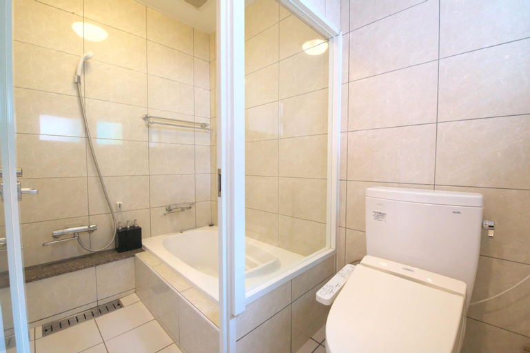 Bathroom 16